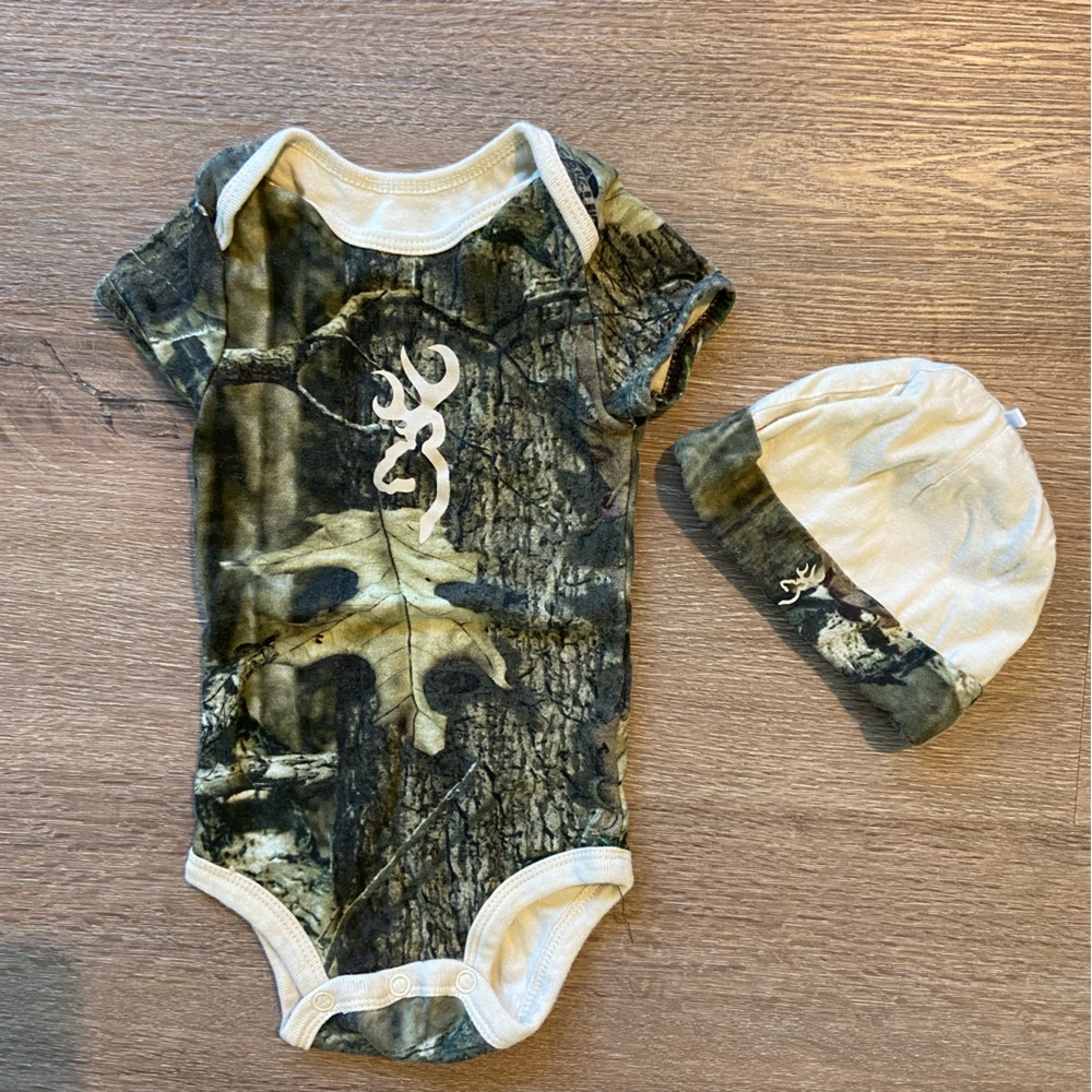 Browning camouflage bodysuit and hat 9 months